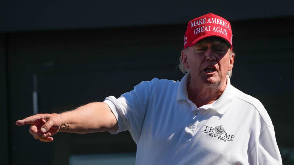 analyse complète du bilan politique commerciale de donald trump, ses décisions, impacts et controverses durant son mandat.