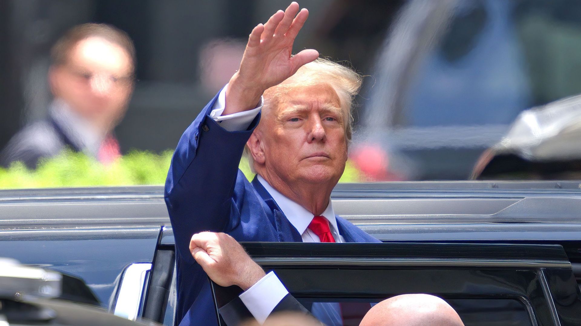 découvrez comment donald trump influence la réécriture de l'histoire américaine à travers ses discours et actions politiques, et l'impact de cette réinterprétation sur la société.