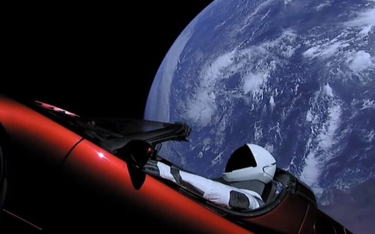 elon musk annonce à davos le début d'une nouvelle ère spatiale révolutionnaire, promettant des avancées majeures dans l'exploration de l'espace.