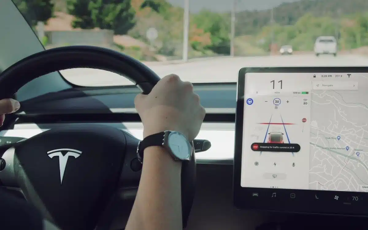 elon musk abandonne la vente de full self-driving (fsd) et tesla adopte un modèle d'abonnement pour ses fonctionnalités avancées.
