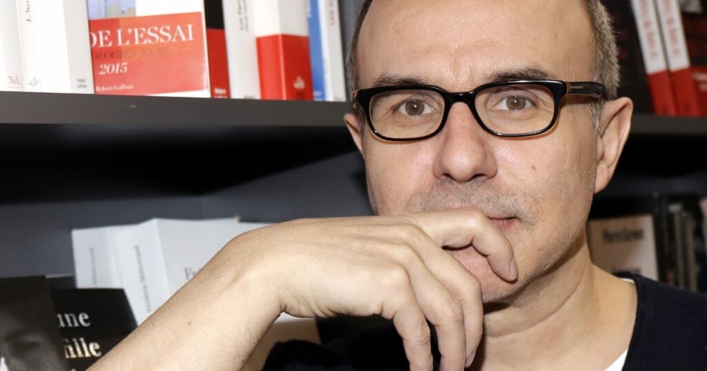 découvrez les portraits saisissants de philippe besson, une immersion captivante dans l'intimité et l'émotion à travers des images poignantes.