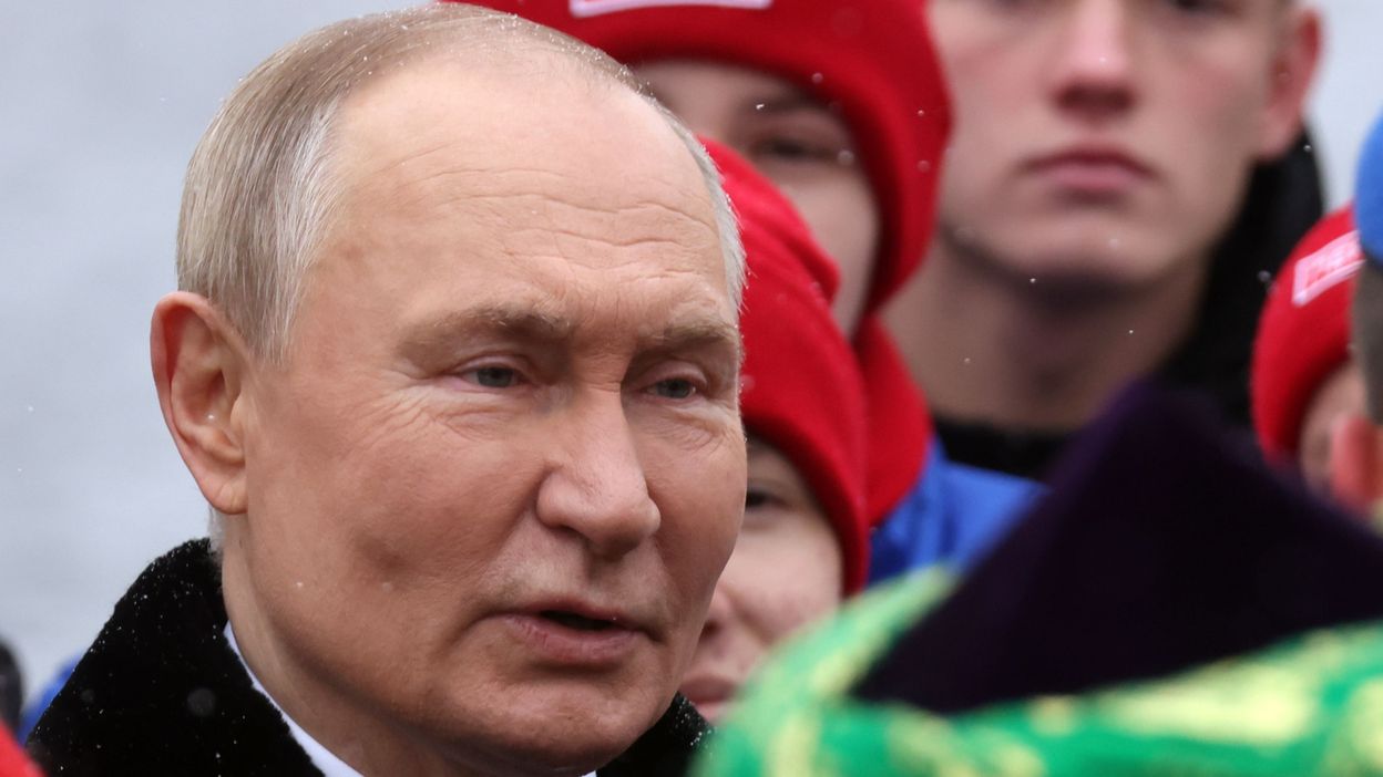 la russie propose à trump un découpage des sphères d'influence, soulevant des enjeux géopolitiques majeurs et des stratégies diplomatiques internationales.