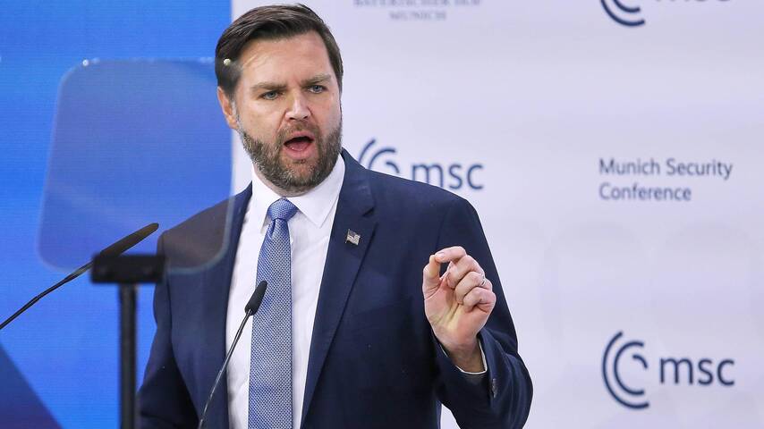 analyse de la stratégie de j.d. vance face à la crise provoquée par elon musk, explorant ses réactions et solutions.