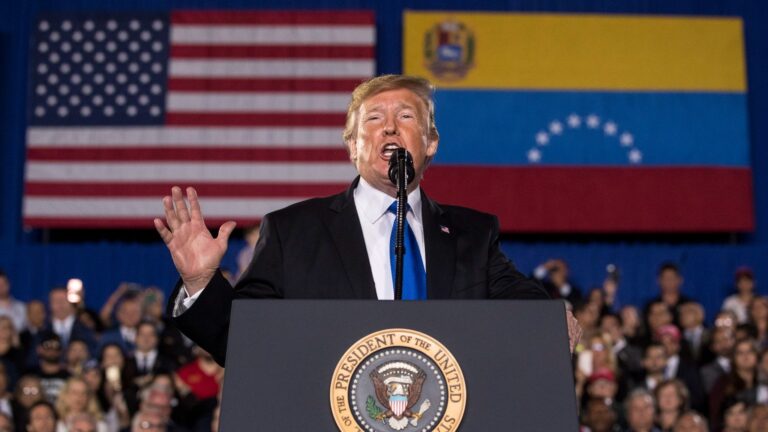 analyse des tensions internes parmi les partisans de trump au venezuela et leurs impacts sur la scène politique locale.