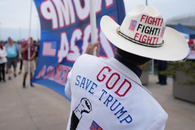 trump célèbre sa victoire controversée avant la fin de son mandat, marquant un moment fort dans la politique américaine.