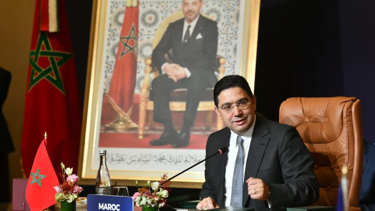 découvrez comment le royaume-uni opère un tournant stratégique vers la chine et l'europe après l'ère trump, redéfinissant ses alliances et sa politique internationale.