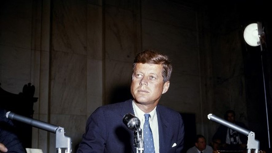 analyse de la manière dont donald trump semble ignorer l'héritage politique et historique de john f. kennedy.
