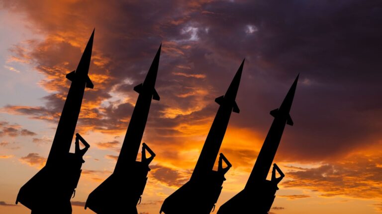 découvrez les déclarations de donald trump sur la défaite imminente de l'iran dans le conflit au moyen-orient, et suivez les dernières évolutions géopolitiques de la région.