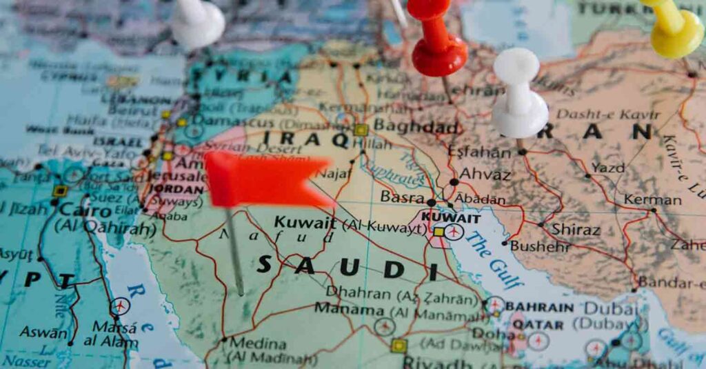 analyse du conflit en iran et des pressions exercées sur les états-unis dans ce contexte géopolitique complexe.