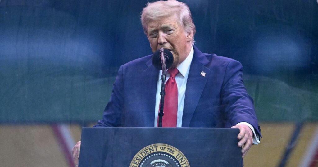 analyse du conflit au moyen-orient : trump anticipe la défaite de l'iran tandis que téhéran lance des menaces, intensifiant les tensions régionales.