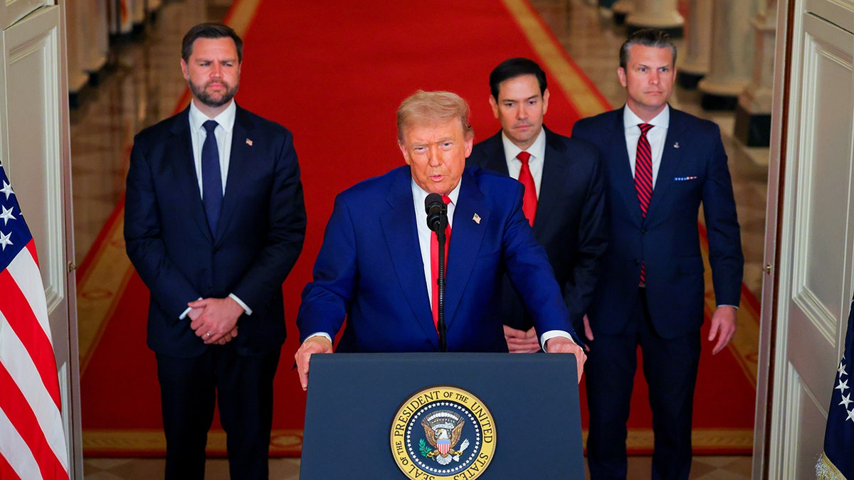 le déploiement des forces américaines en iran est suspendu en attente des décisions de donald trump, impactant les relations internationales et la sécurité régionale.