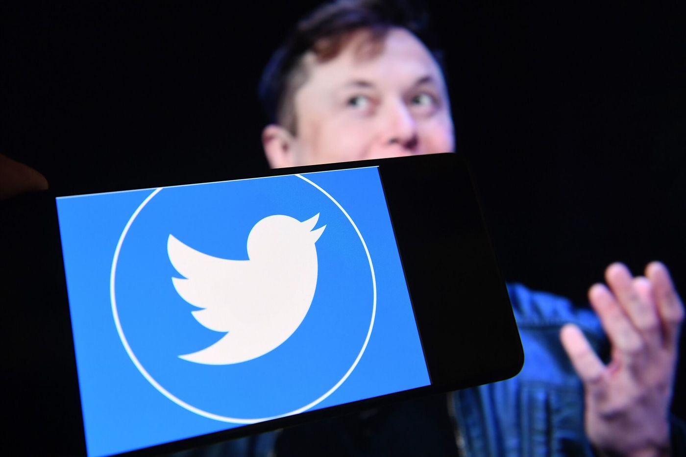 découvrez les détails de l'accusation de fraude portée contre elon musk lors de l'achat de twitter, ses implications légales et les réactions du marché.