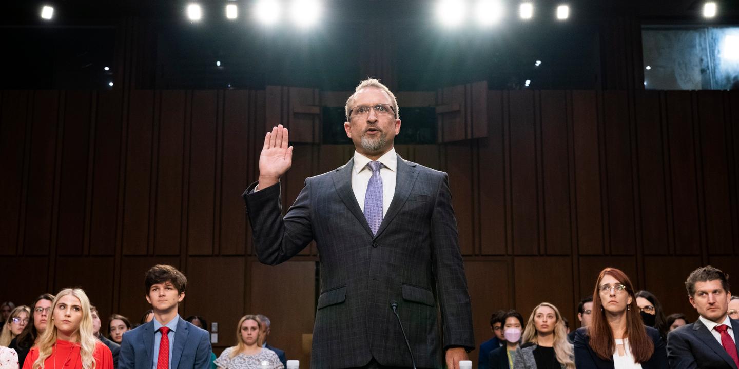 elon musk suscite la controverse en qualifiant les procureurs français d'« attardés mentaux », déclenchant un vif débat en france.