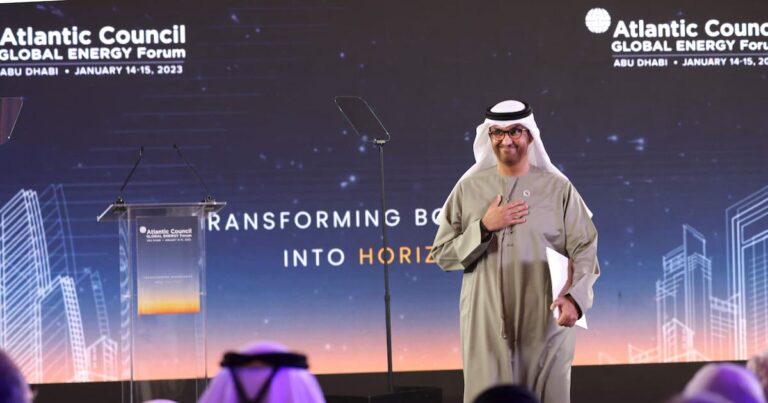 l'ancien patron de la nasa souhaite ralentir spacex, suscitant un examen approfondi par le congrès américain sur les implications de cette démarche.