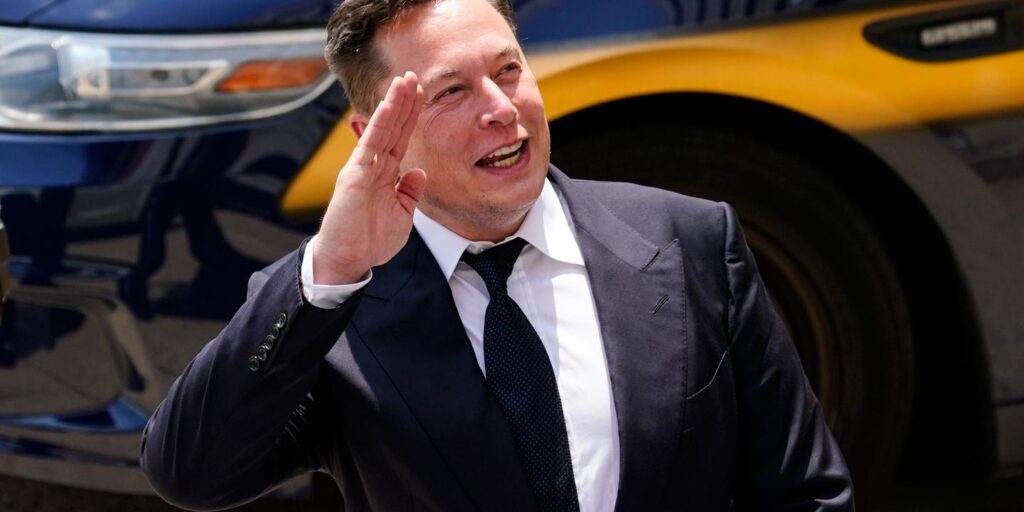 un millionnaire expert analyse et critique la vision d'elon musk, offrant un regard approfondi sur ses idées et projets innovants.