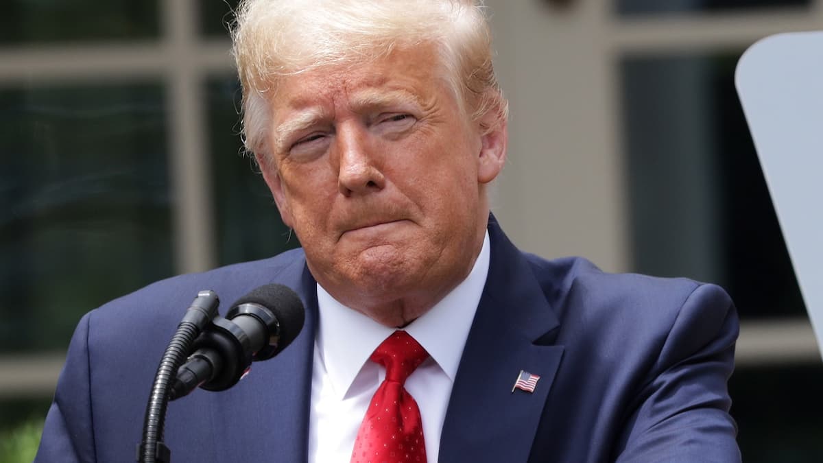 la nièce de donald trump révèle sa stratégie offensive contre l'iran, dévoilant ses intentions et actions politiques.