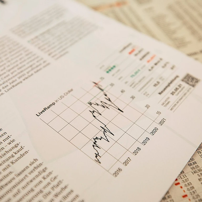 découvrez les risques et mécanismes d'une stratégie ponzi audacieuse, et comment éviter les pièges des systèmes financiers frauduleux.