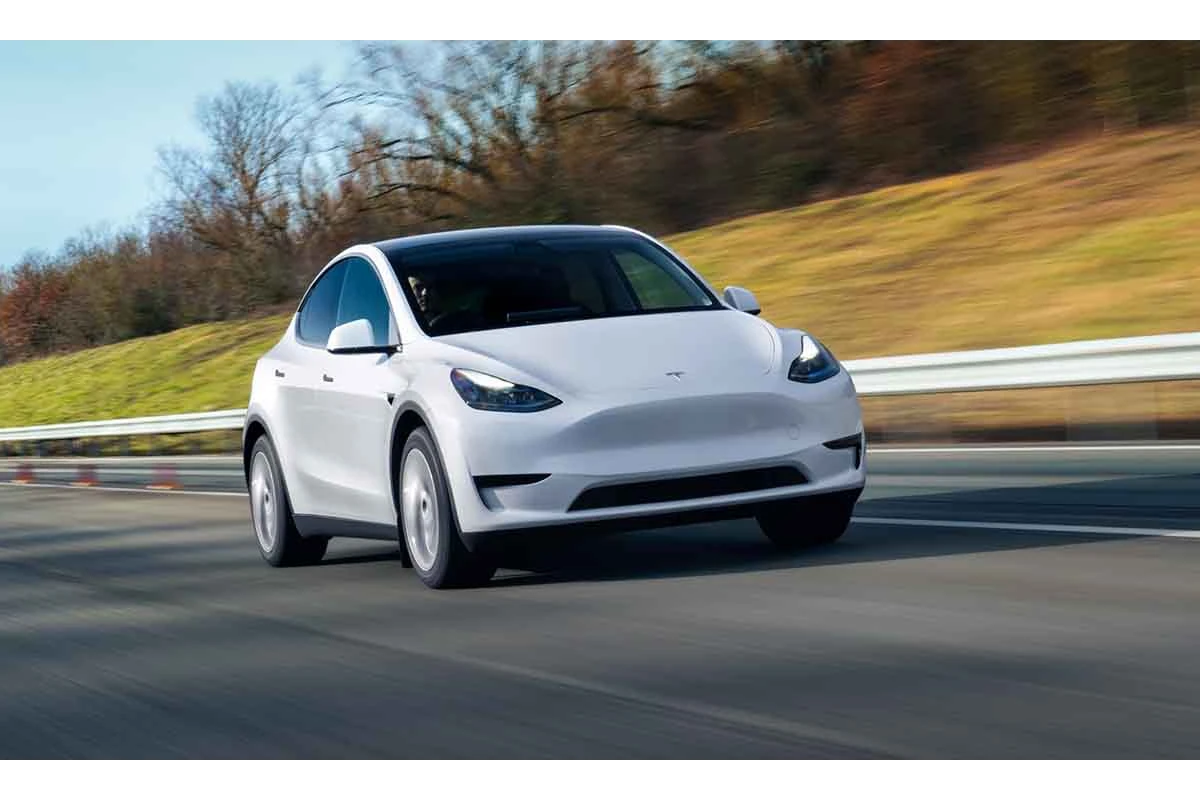 découvrez tout sur la révélation prévue en avril du tesla roadster, la nouvelle révolution électrique alliant performance et design.