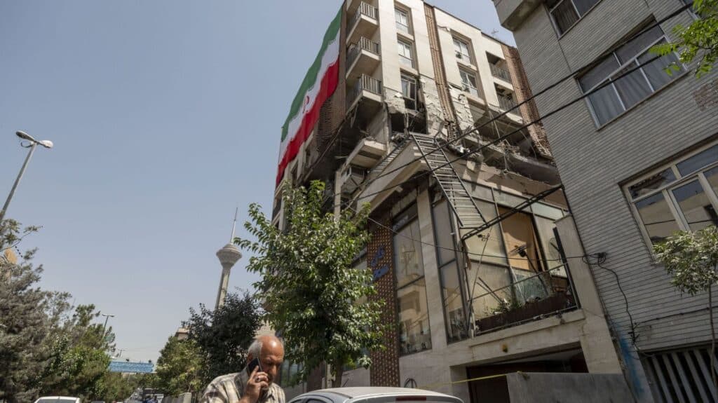 trump accuse téhéran d'être responsable de l'attaque contre une école en iran, soulevant des tensions internationales.