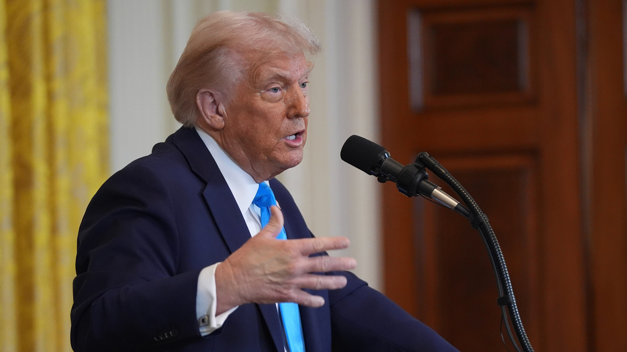 trump critique vivement ses alliés au sujet de la crise dans le détroit d'ormuz, soulignant des divergences sur la gestion de la situation géopolitique.