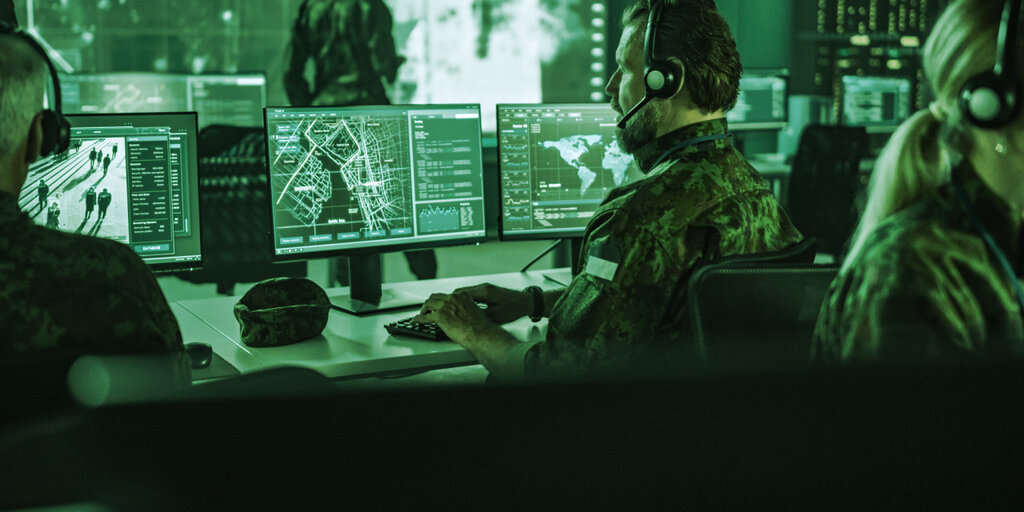 découvrez comment l'armée américaine utilise un nœud bitcoin pour renforcer sa cybersécurité et protéger ses systèmes contre les cyberattaques.