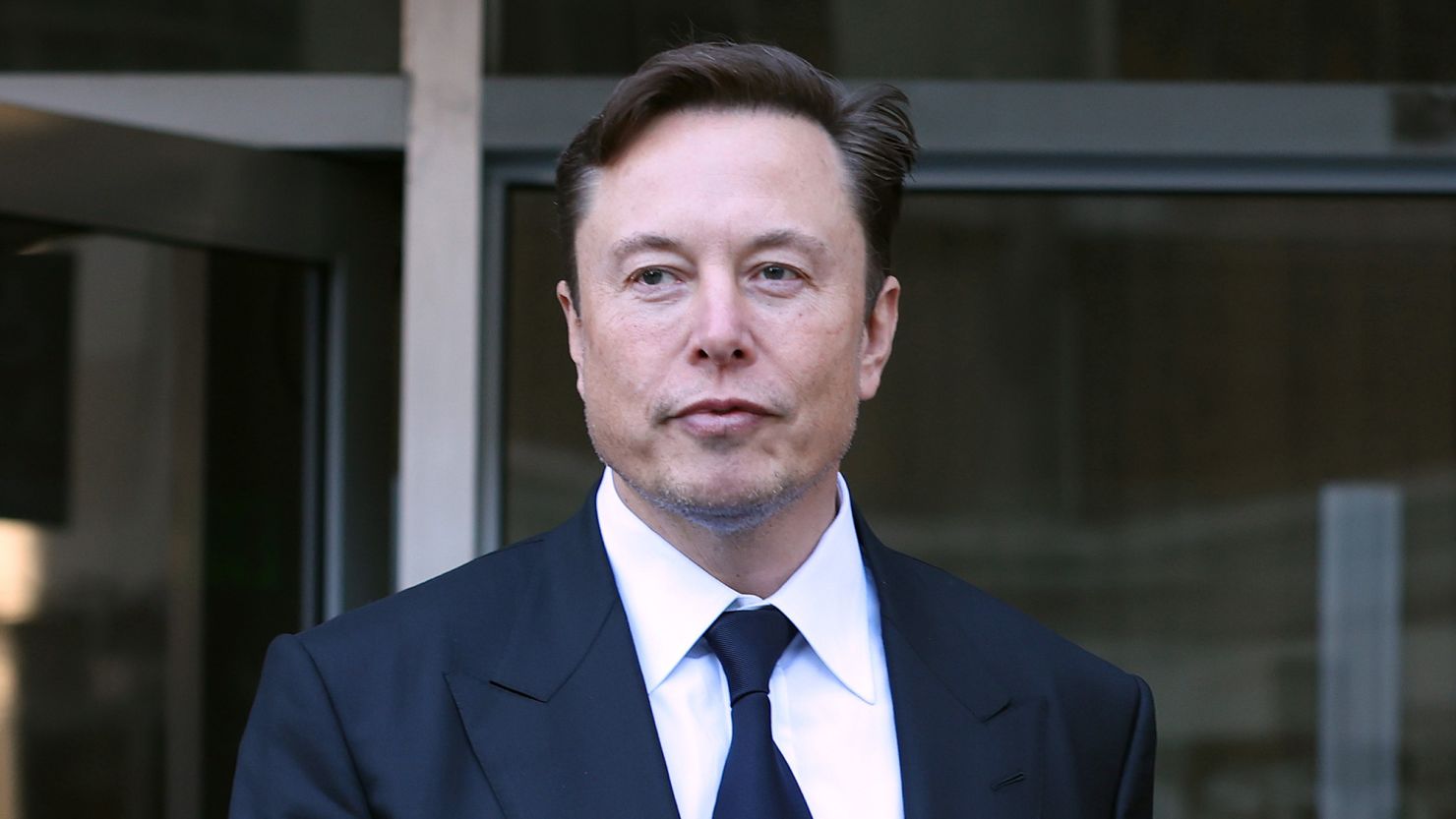 découvrez les enjeux juridiques auxquels elon musk fait face en france concernant les algorithmes x et grok, et leurs implications sur la régulation technologique.