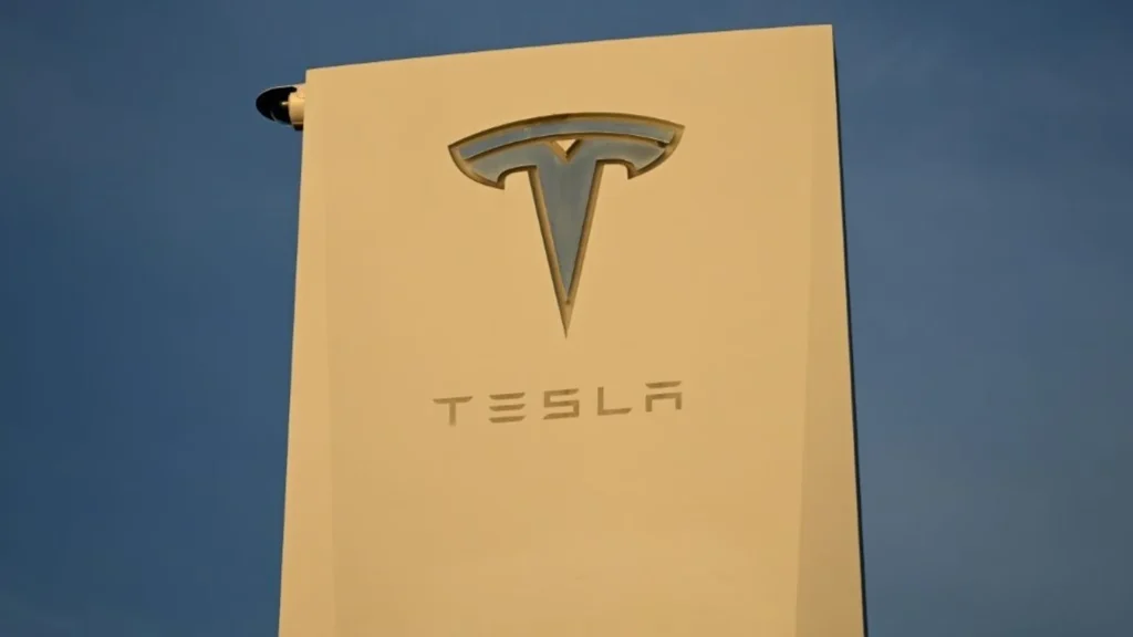 découvrez comment elon musk a reçu 56 milliards de dollars en actions tesla, renforçant ainsi son rôle clé dans l'avenir de l'entreprise.