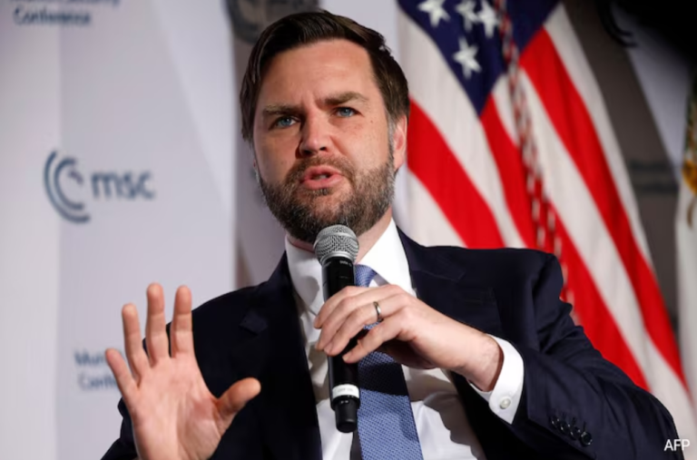 jd vance reporte sa visite au pakistan, suscitant des réactions et des analyses sur les implications politiques et diplomatiques de ce report.