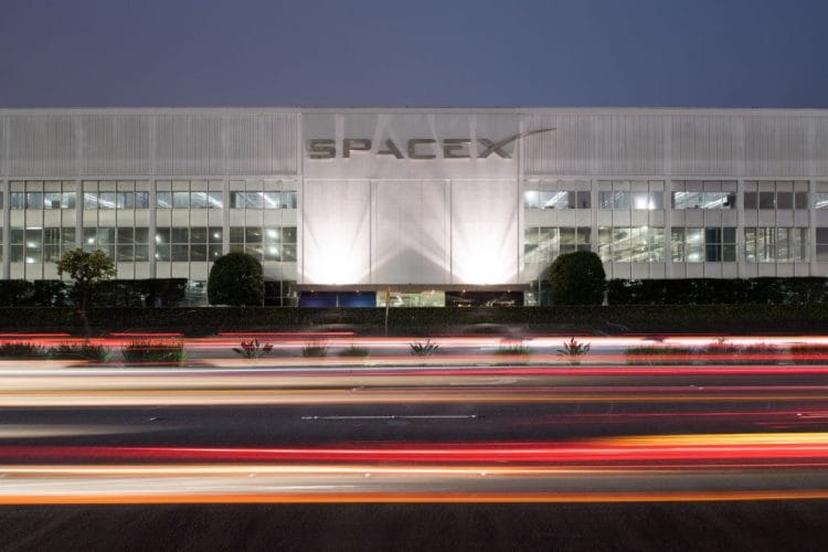 spacex se prépare à son entrée en bourse avec un soutien financier majeur venant d'arabie saoudite, marquant une nouvelle étape importante pour la société spatiale.