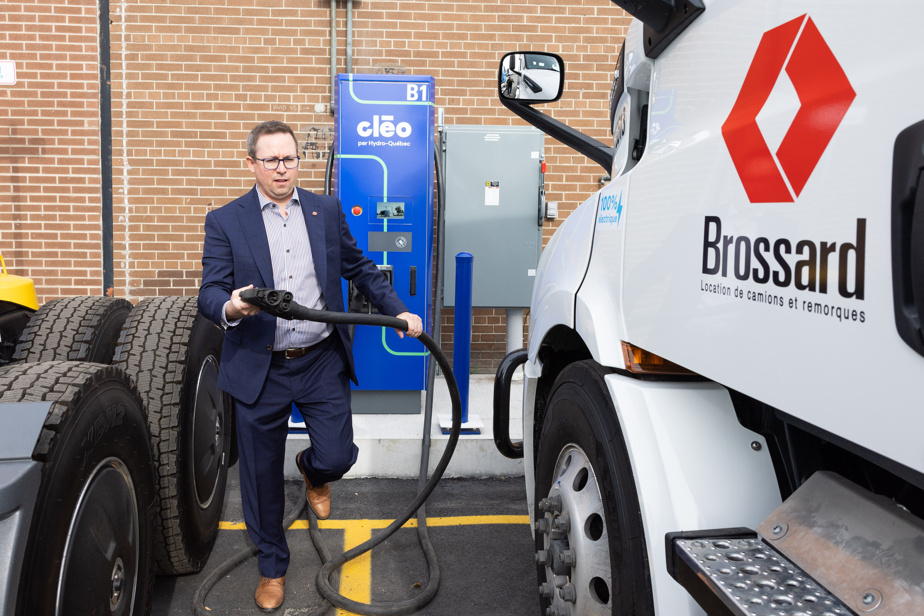 découvrez le tesla semi, le poids lourd électrique révolutionnaire qui transforme le transport avec performance, autonomie et écologie.