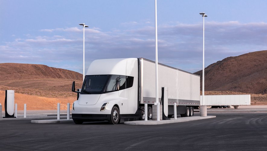 découvrez le tesla semi, le poids lourd électrique révolutionnaire qui transforme le transport routier avec puissance, autonomie et durabilité.