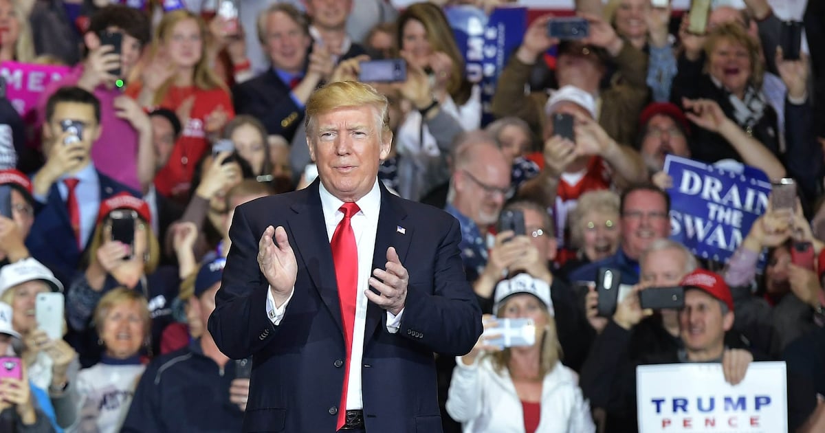 retour sur l'incident durant le dîner des correspondants où donald trump a été évacué, suscitant surprise et interrogations.