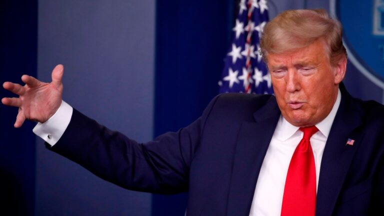 trump ordonne des tirs sur des petites embarcations iraniennes, intensifiant les tensions au moyen-orient. découvrez les détails et les réactions internationales.