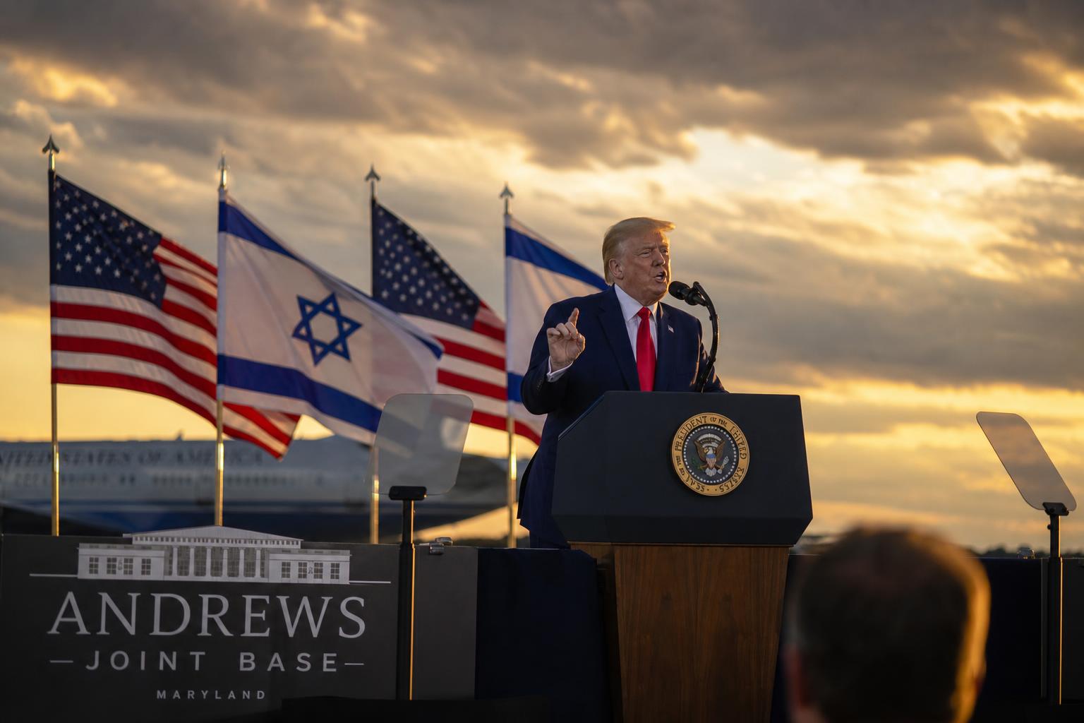 découvrez les déclarations de donald trump affirmant que benjamin netanyahu prendra des décisions conformes à ses souhaits dans le contexte du conflit au moyen-orient.