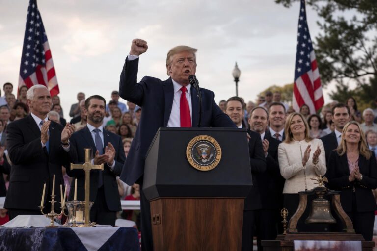 découvrez les déclarations controversées de donald trump, affirmant que « refuser, c’est refuser dieu », alors que son administration célèbre ce dimanche les racines religieuses de la nation.