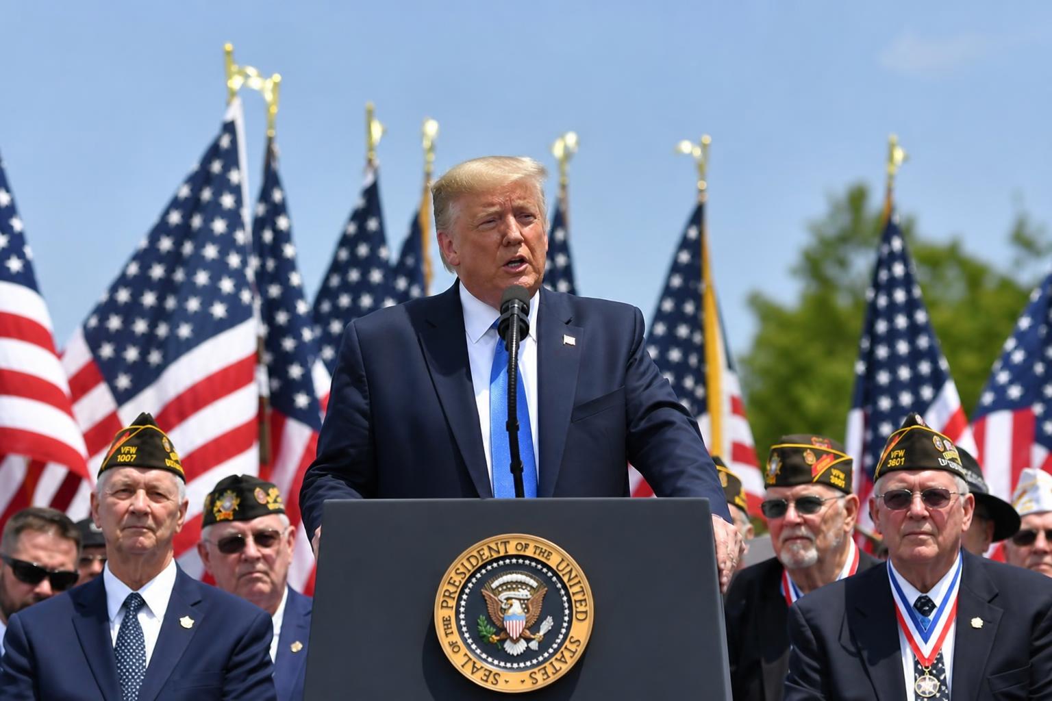 donald trump affirme avec conviction que l'iran ne possédera jamais l'arme nucléaire lors d'une cérémonie marquante, soulignant son engagement ferme pour la sécurité internationale.