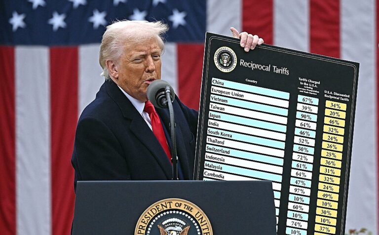découvrez les détails de la visite de trump à pékin visant à apaiser les tensions entre la chine et les états-unis, et les enjeux diplomatiques de cette rencontre.