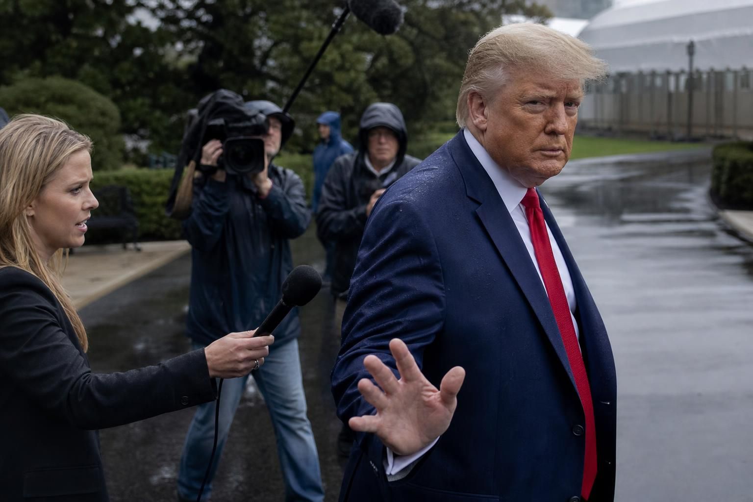 découvrez comment donald trump a interrompu une interview suite à des propos qu'il jugeait partiels et trompeurs, suscitant une vive controverse médiatique.