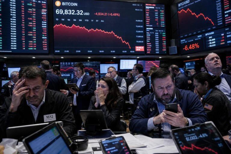 le bitcoin plonge sous la barre des 70 000 dollars, suscitant des inquiétudes chez les investisseurs face à une potentielle spirale baissière sur le marché des cryptomonnaies.