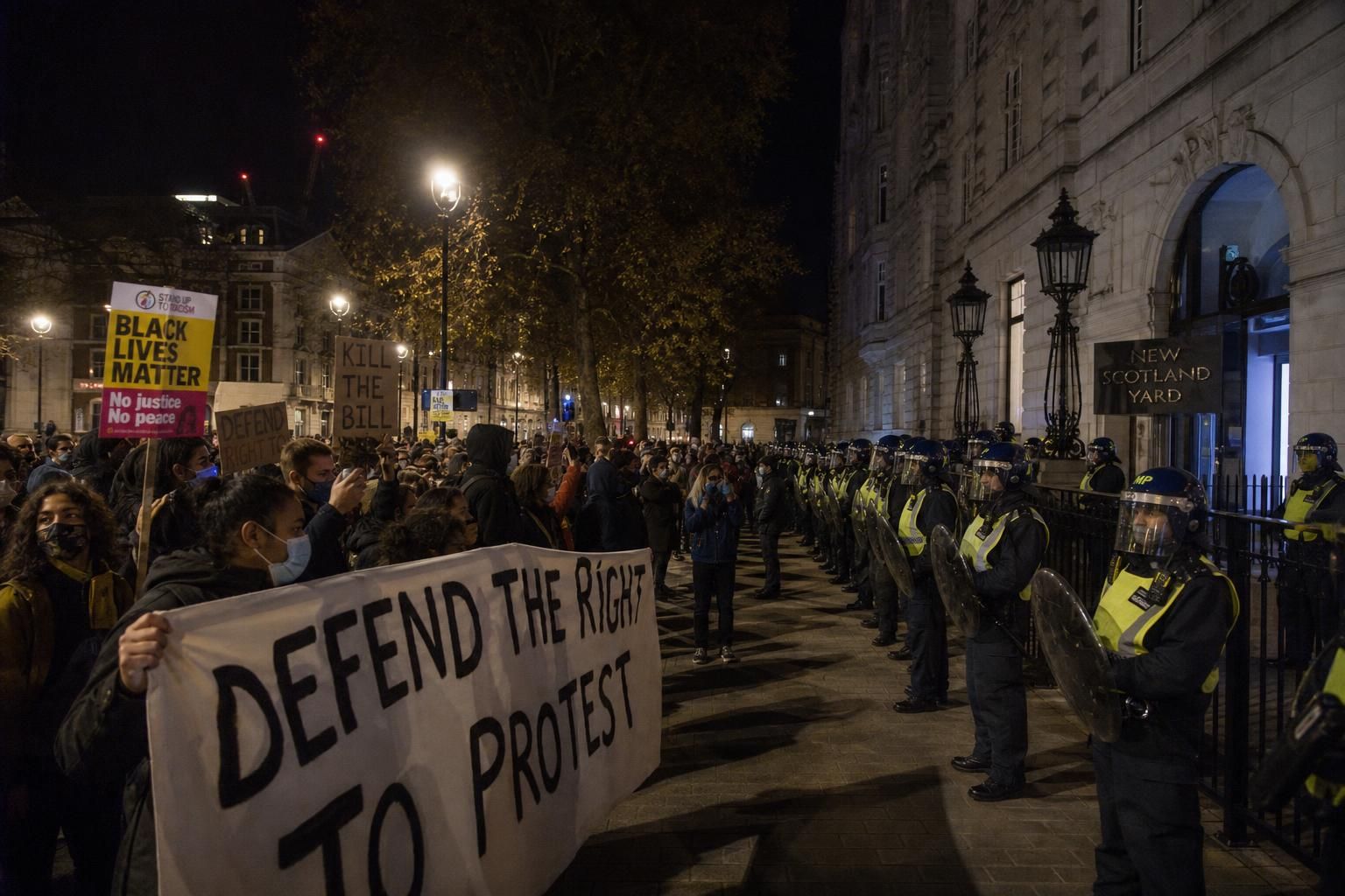 découvrez les détails du meurtre d’un étudiant au royaume-uni et comment londres accuse vance de tentative d’ingérence dans cette affaire sensible.