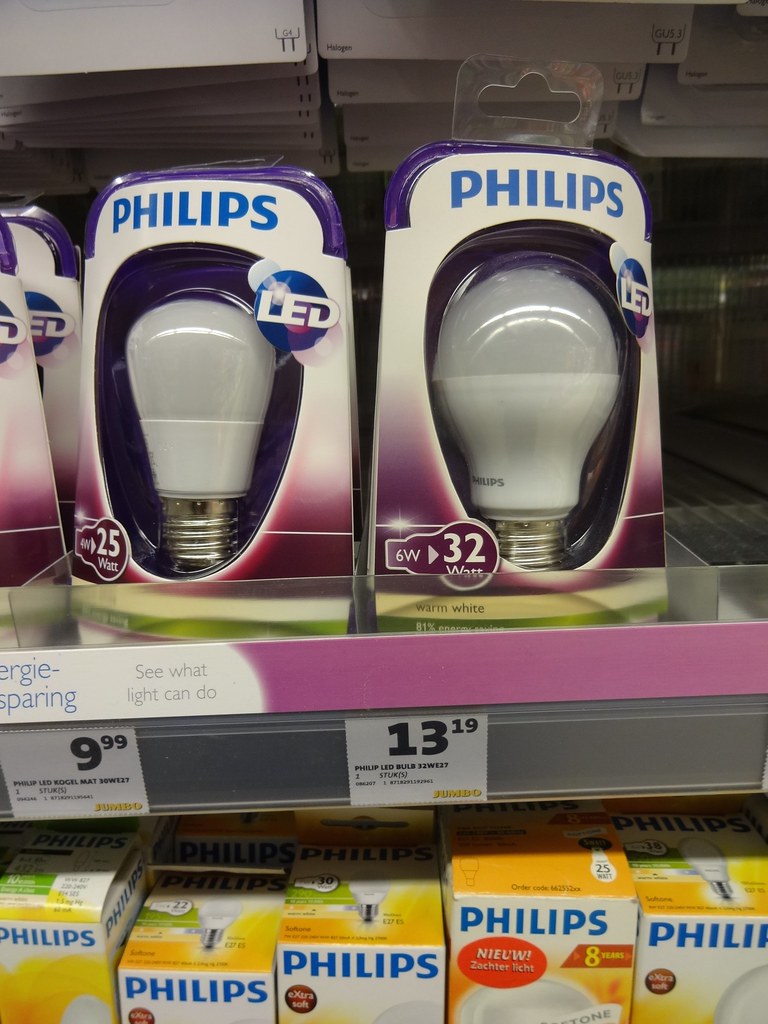 Chariot de courses dans un rayon de supermarche