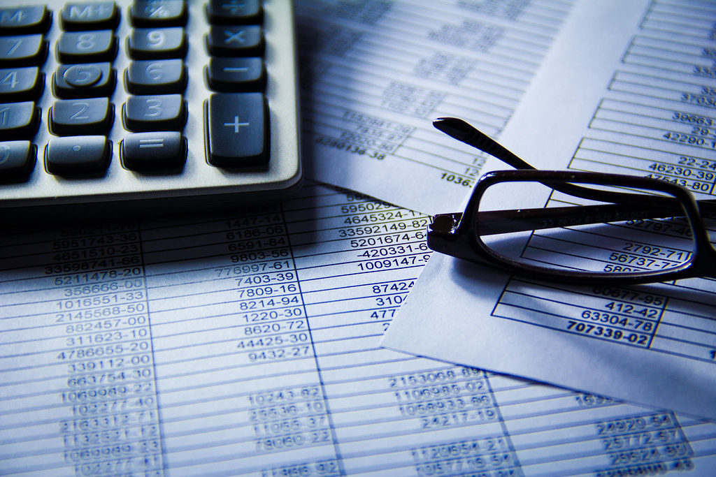 Chiffres financiers et cours boursiers illustrant les marchés d'actions